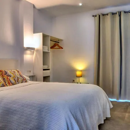 Inviting With Balcony Apartment Cadiz